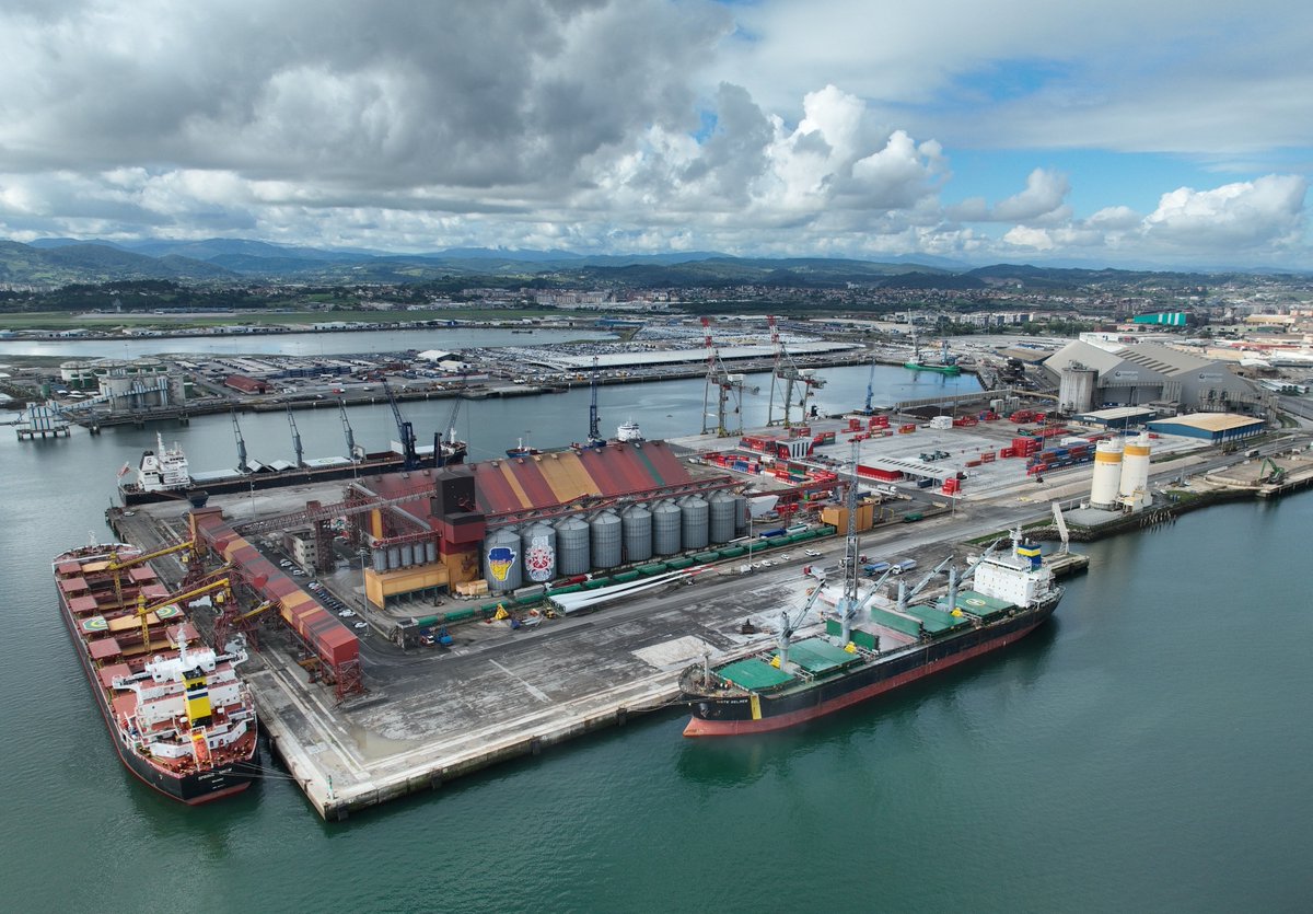 💪⛴️Registramos el mejor mes de enero de la historia del #PuertoSantander y un resultado interanual por encima de los 7⃣ millones de #toneladas

Objetivo➡️consolidar 7⃣ millones de #toneladas en 2024 y sentar las bases para 8⃣ millones en 2027

Más info: acortar.link/pcTBW0
