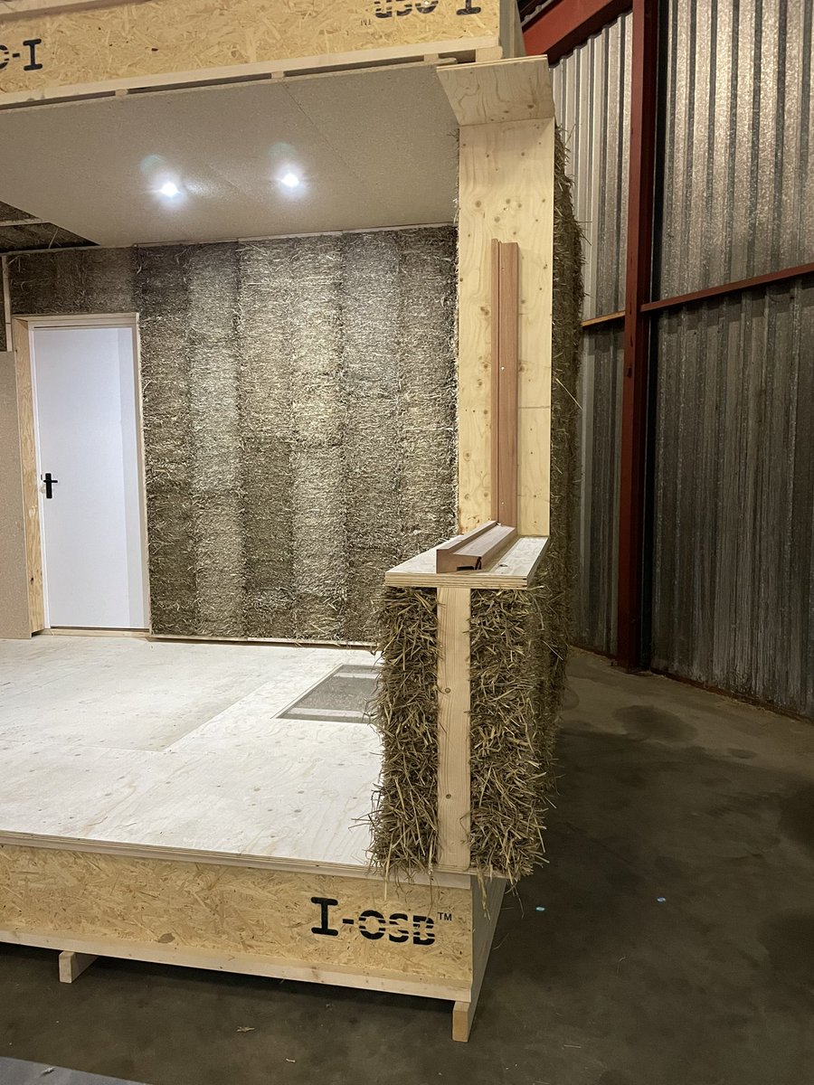 Toepassing van biobased materiaal, in dit geval stro bij Rawblox in Goor #CirculaireEconomie