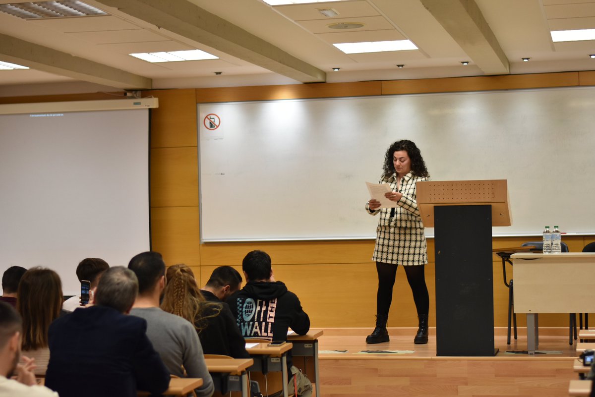 uabpsicologia's tweet photo. 👏🏼El passat 7 de febrer es va celebrar l'acte de clausura de la #6na promoció del Màster oficial de Psicologia de l'Esport i de l'Activitat Física de la UAB.
Es va iniciar amb una conferència a càrrec de l'Alex Gordillo i es va cloure amb un emocionant discurs☺️
#Màster #UAB https://t.co/jWPR7u0kdw