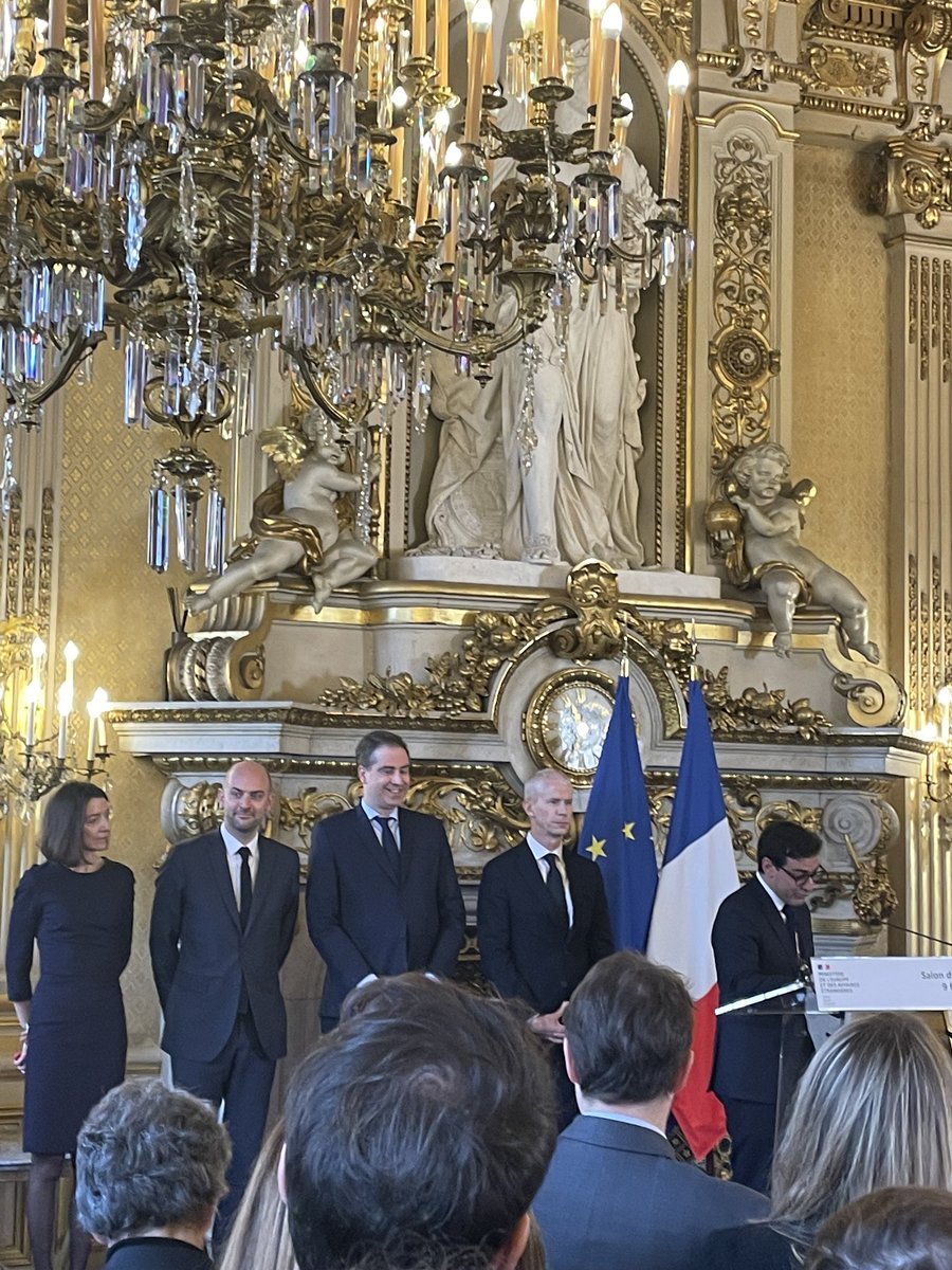 Le Mouvement Européen France, représenté par Sandrine Gaudin et Gaël de Kerguenec, tous nos remerciements à Laurence Boone et nos félicitations à Jean-Noël Barrot, personnalité qualifiée du Mouvement Européen France, tous ensemble, cap sur les élections européennes