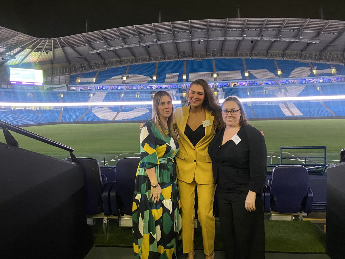 Holly Andersen tweet media