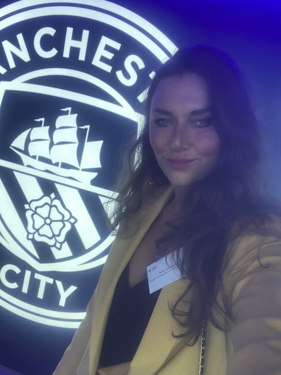 Holly Andersen tweet media