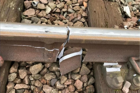 RMTunion's tweet image. Rail Cuts Cost Lives:
Cuts can lead to cracks, cracks to fractures, fractures to disasters.
If you're concerned about Network Rail's plans to cut £1.2 billion from its maintenance and infrastructure budget please write to your MP
✍️ actionnetwork.org/letters/email-…