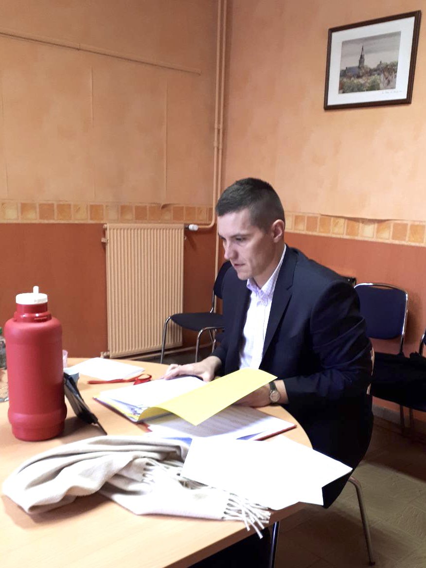 Comment concilier protection 
du patrimoine &amp; énergies renouvelables? 
#ENR #patrimoine 

Une question que se pose ce matin 
la commission du patrimoine et de 
l’architecture du Grand Est… 
que je préside depuis la mairie d’un petit 
village ardennais! #visioconférence