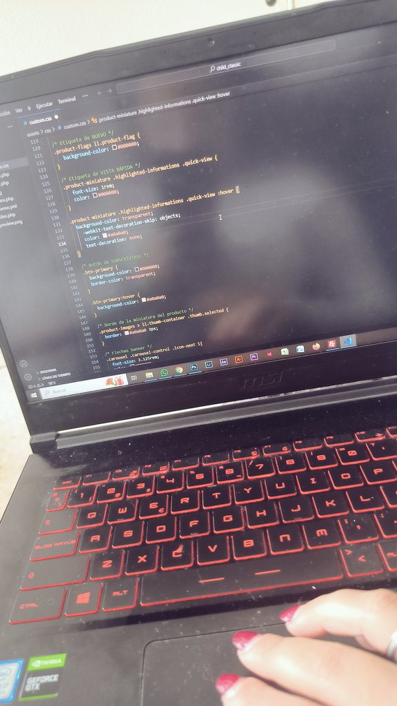 _lorenalop's tweet photo. Pues al final me ha acabado gustando esto del CSS 👩🏽‍💻 https://t.co/vqdblKNZbP
