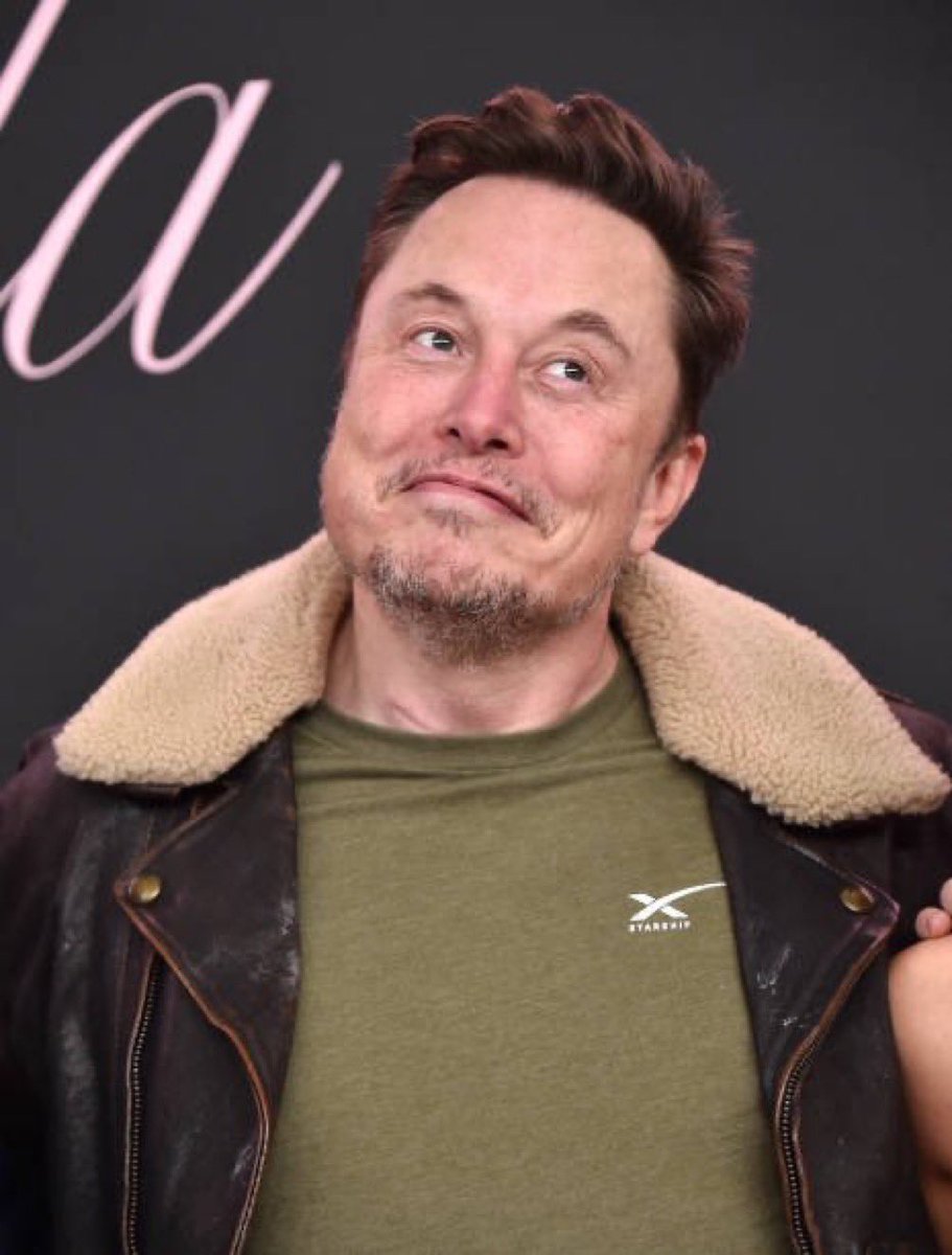 ElonMuskAOC's tweet photo. Putin called me “smart” 🤷🏻‍♂️ https://t.co/wR44wAn08k