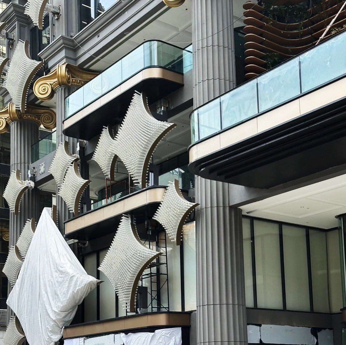 Le Cafe Louis Vuitton ✨
กรุงเทพจะมีคาเฟ่ LV แล้ววว! สวยหรู ยิ่งใหญ่ เปิดที่ห้างใหม่ Gaysorn Amarin ของ Gaysorn Village ฝช่วงนี้จะเห็น element ต่างๆ ของร้านให้ได้ตื่นเต้น ร้านแบ่งเป็นพาร์ทคาเฟ่ ร้านอาหาร เปิดจองแล้วด้วย
#อร่อยบอกต่อ #รีวิวคาเฟ่ #aroii <a href="/aroii/">@aroii บอกต่อ</a> #cafehopping