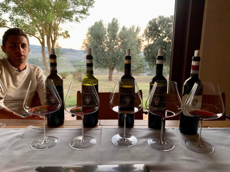 Wines Critic tweet media