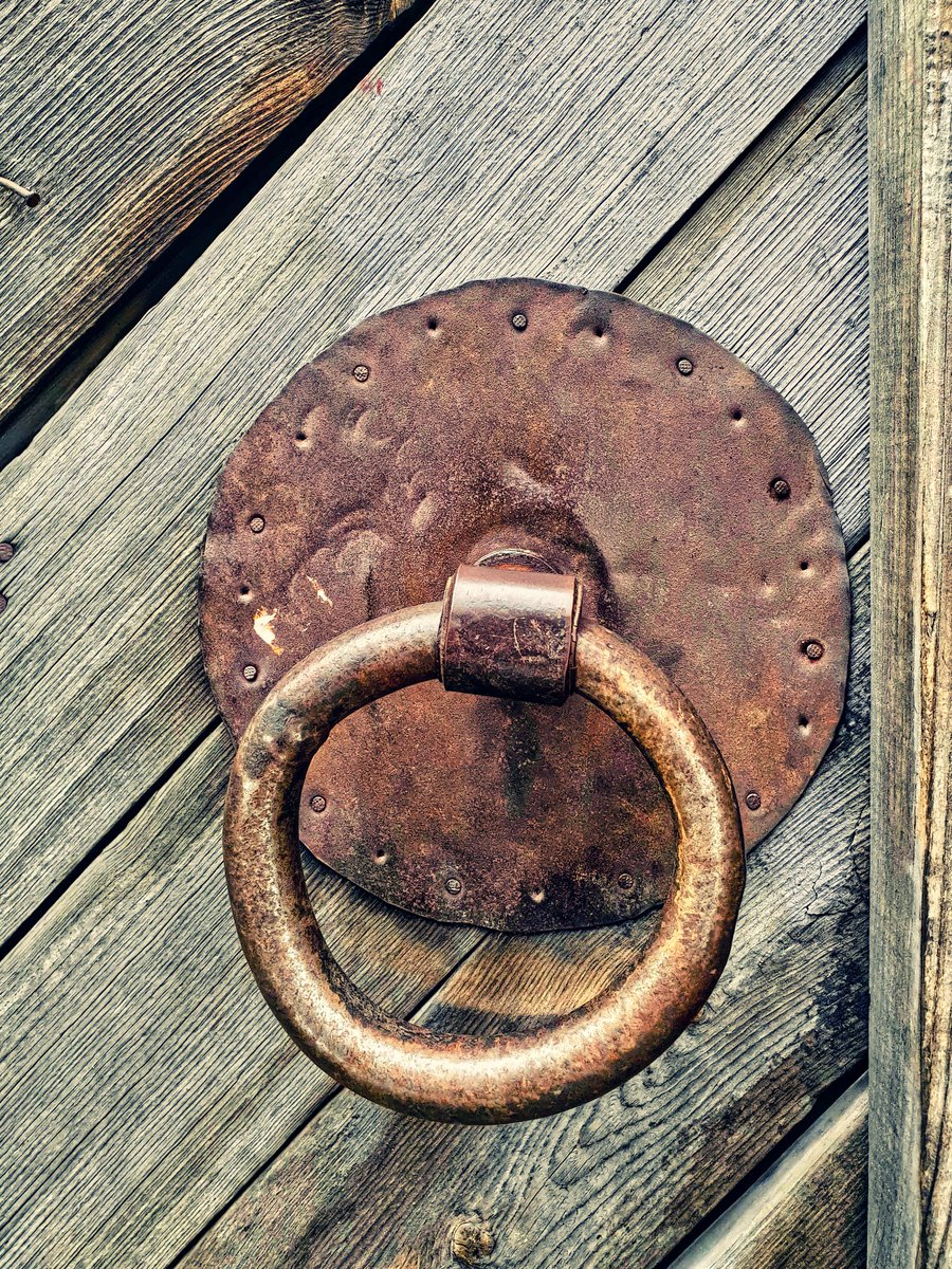 dicdocphoto's tweet photo. Двери старого дома. Фрагмент
The doors of the old house. Fragment
Photo: Dmitriy Grebnev
Russia, Tyumen, 2022
#dicdoc #dicdocphoto #Tyumen #фото #блескинищета
#Экзистенциальныесостояния
#эстетикаебеней #imp #Window #oldWindow #urbanphotography #streetphoto #photography https://t.co/HXMGKtqiYk