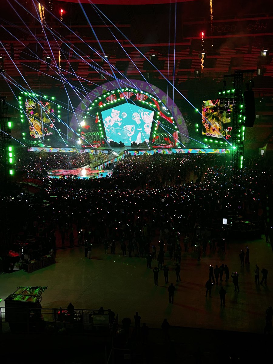 Gran show de <a href="/karolg/">LABICHOTA</a> con su #mañanaserabonito tour. La gente la ama. #karolGenElAzteca