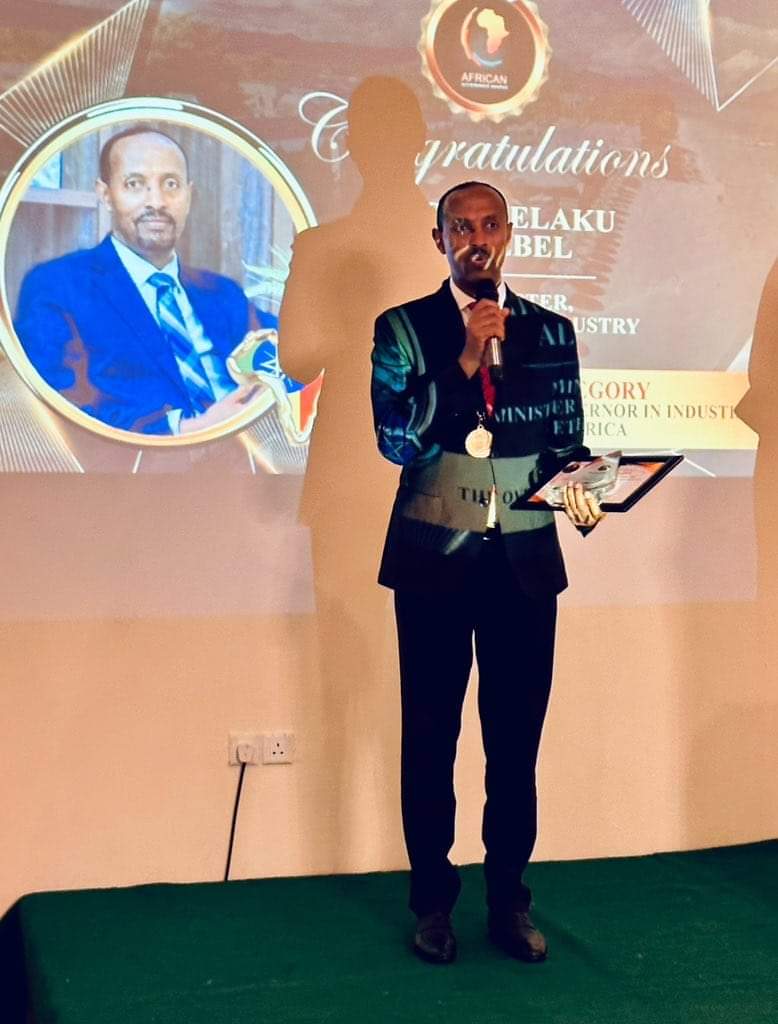abduyes22's tweet photo. እንኳን ደስ አለን!
===========
ክቡር አቶ መላኩ አለበል በቢዝነስ ኤክስኪዩቲቭ አዘጋጅነት ሞሪሽየስ በተካሄደው የአፍራካ የመሪዎች የሽልማት ጉባኤ ላይ የአፍሪካ ምርጡ የኢንዱስትሪ መሪ ሆነው ተሸለሙ!

#ኢትዮጵያ_ታምርት 
#እኛም_እንሸምት https://t.co/2qoXsfSfsI