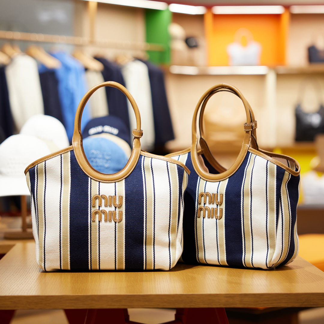 ミュウミュウ＞2024年春夏コレクションより、マリンテイストの最新