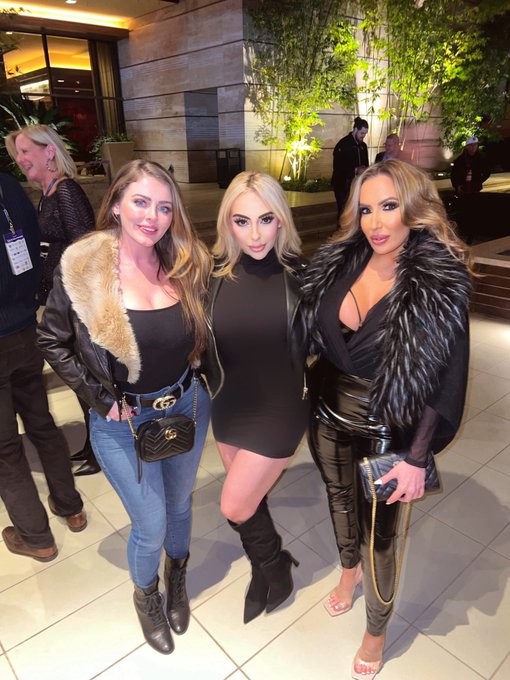 Great Pre-Super Bowl event tonight with @sophiedee @KylieKingstonxx @PHippoNation 🎉 https://t.co/yNQ<a class="tags" href="/tag/sophiedee">@sophiedee</a><a href="/tag/backtheblue"class="tags"><span>#backtheblue</span></a>