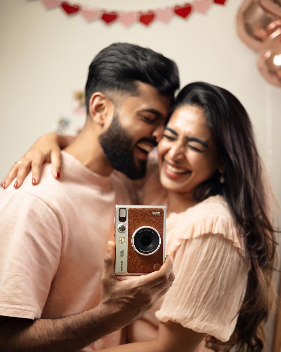 The Instax Evo Mini truly allows us to cherish the memories we create! 💜 There is a certain joy in seeing the prints of your photograph! Don’t you agree? #loveineveryframe #instax #instaxindia #travelcouple #vday