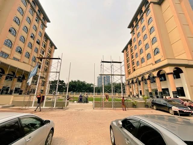 they're located just above theConstitutionalSquare, sharing thesame location with theHighCourt. here're thenewly constructed twintowerbuildings, now thepermanenthome for theSupremeCourt and CourtofAppeal, which have been in rentedpremises. kudos @JudiciaryUG for this achievement.