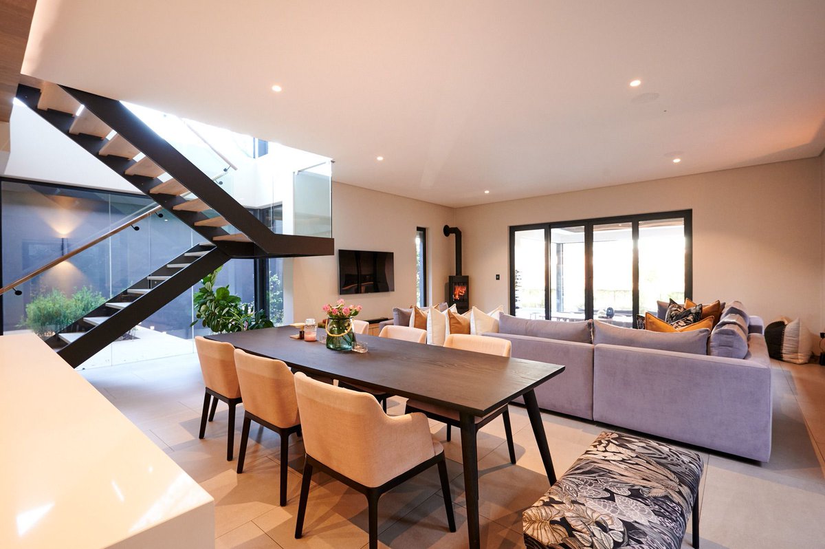 propcentralsa's tweet image. Experience luxury living in this stunning Waterfall Country Estate masterpiece with riverfrontage. View it now at buff.ly/4956ipz  listed for R15,999,000
4 Bedrooms| 4.5 Bathrooms| 3 Garages| Pool
Follow #PropertyCentral for #EXTREME property
#smartrealtor #smartagents