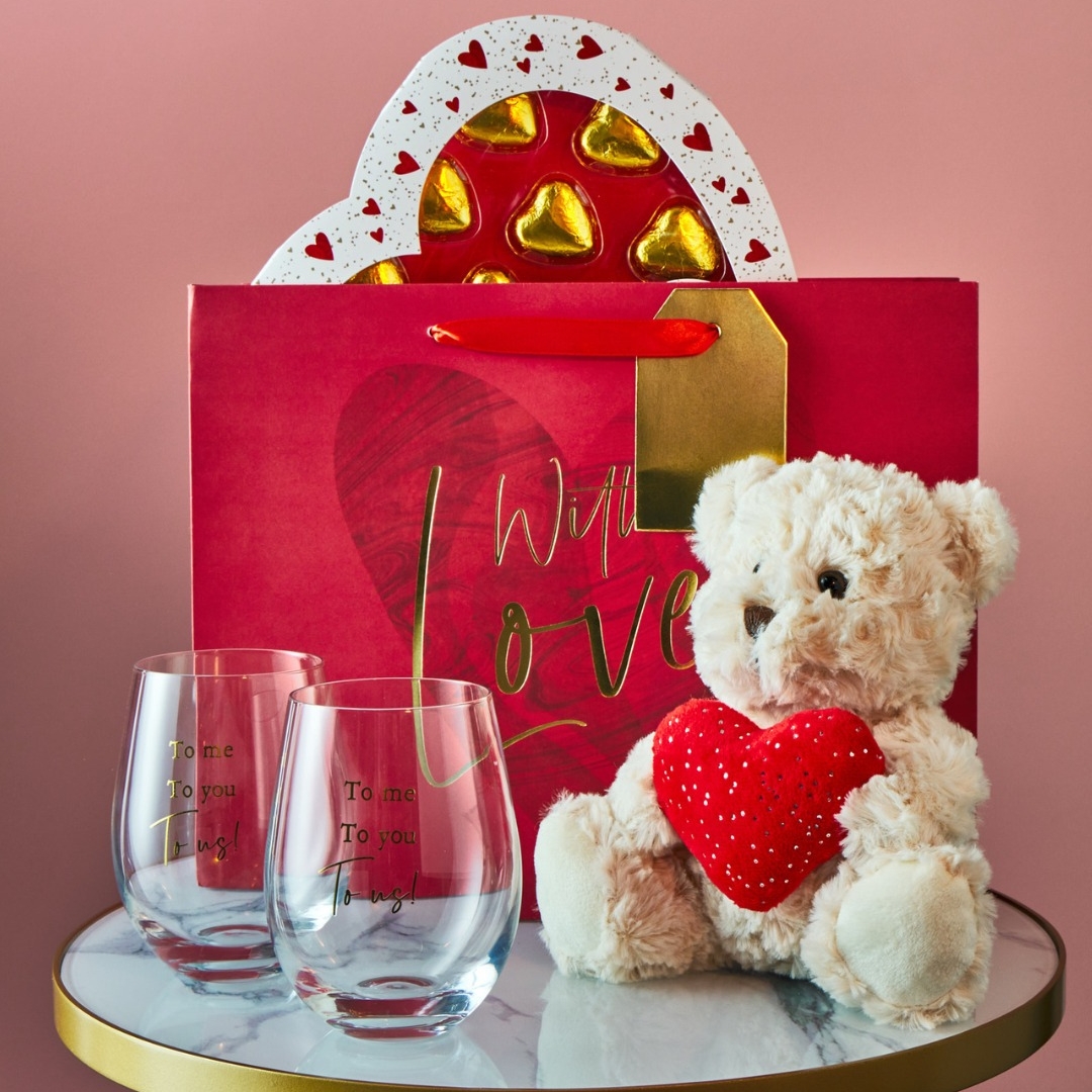 This Valentine's Day, celebrate your unique bond with handpicked collection of couples' gifts from @CardFactoryPLC. 

From matching glasses to personalised keepsakes, they've got everything to honour your special connection.

Hurry, while stocks last! #ValentinesDay #BudgetGifts