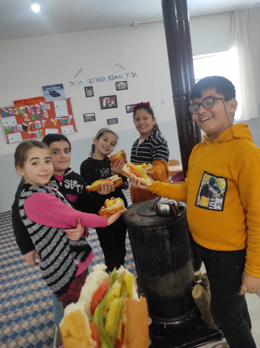 LcubukK's tweet photo. Sobamız hem bizi ısıttı hem karnımızı doyurdu.😊 Miniklere afiyet olsun.😋🌸
@bingolmem 
@MustafaOzel66 
@KarliovaMEM 
@Maliyldz12 https://t.co/mftf7sZe33