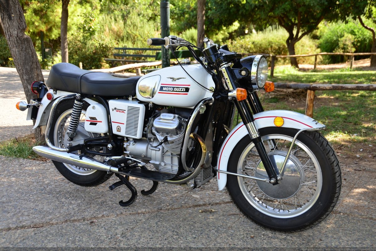 1972 Moto Guzzi V7 Special
source: tinyurl.com/zen2aejr
#ClassicMotorcycles