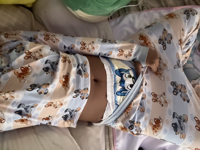 i got new pajamas!!! i feel so cute!!! thank you @OnesieDownunder and @abdlrdenver 💖💖💖 https://t.co/<a href="/tag/littlespace"class="tags"><span>#littlespace</span></a><a href="/tag/daddiesgirl"class="tags"><span>#daddiesgirl</span></a><a href="/tag/bigdiaperfriday"class="tags"><span>#bigdiaperfriday</span></a>