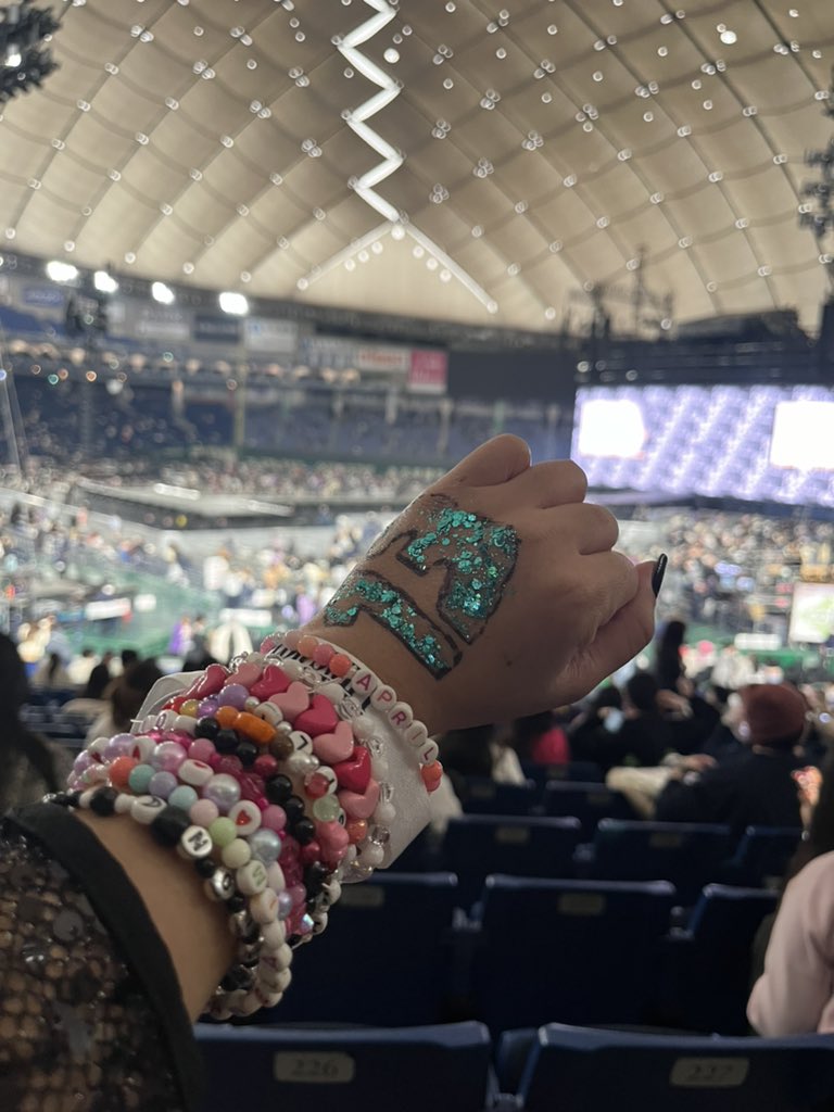 maplelattay_'s tweet photo. I’M HERE!!! #TokyoTSTheErasTour!!! https://t.co/HTvLWNVWEA