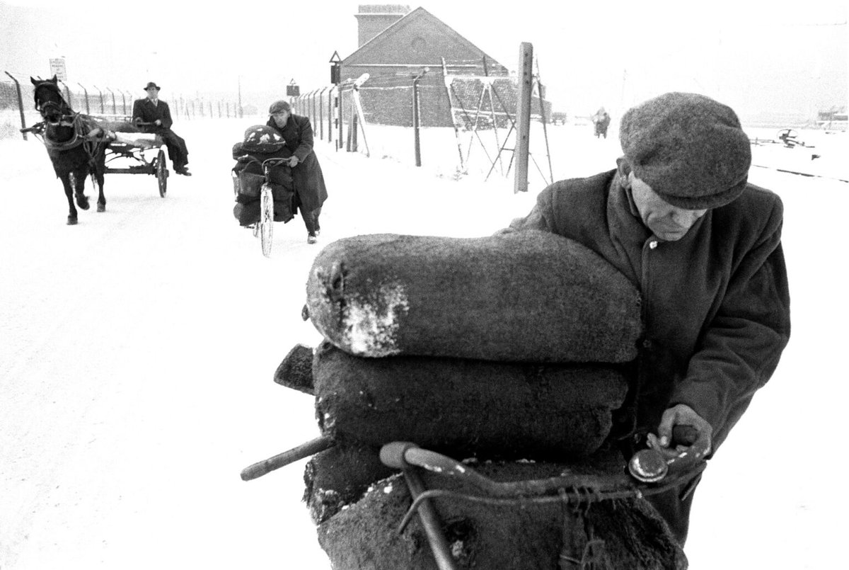 A North East town frozen in time and in the throes of an old style winter is the attraction at @HPoolArtGallery John Bulmer shares his memories with @DavidJWhetstone. Words and pictures here: bit.ly/49v9p9S