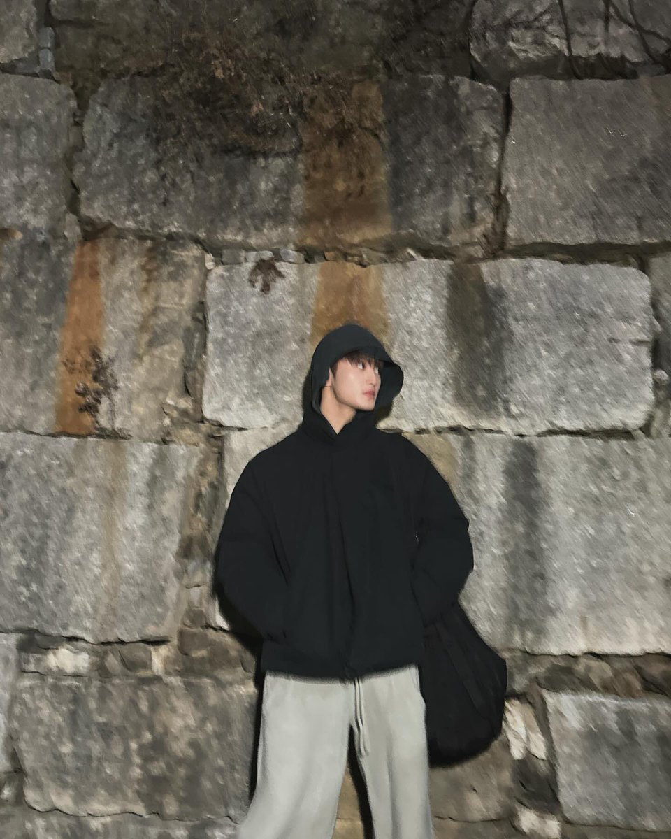 inyour_mark's tweet photo. When you need to get through a wall, you knock. https://t.co/H59xztFeay