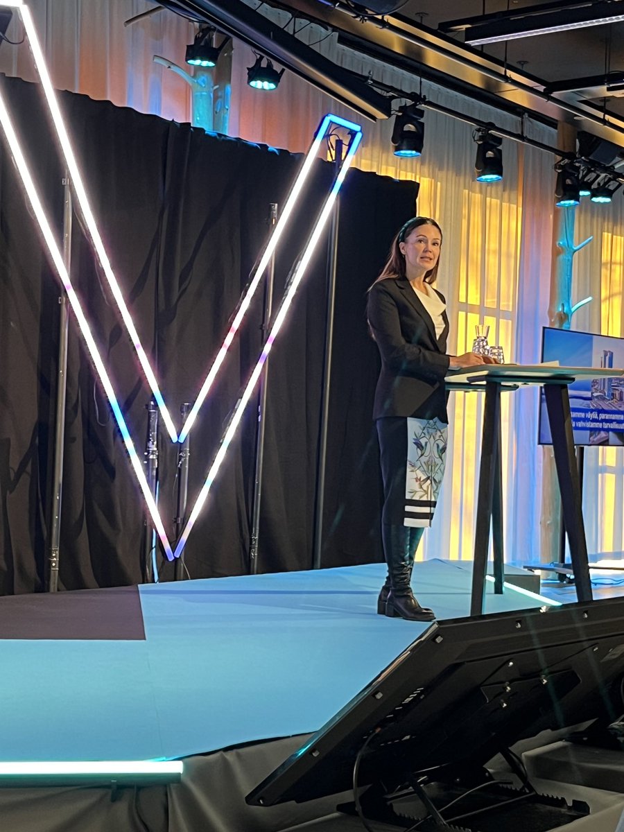 virpi_anttila's tweet photo. ⁦@vaylafi⁩ #väylä2024’n avaa ministeri ⁦@LuluRanne⁩ osuvasti - turvallinen, toimiva ja kestävä liikennejärjestelmä on meille kaikille yhteinen, innostava ja mahdollistava tavoite. 
”Suomi on maa, jossa paineen alla syntyy timantteja”. #tieto #kasvu #tehokkuus https://t.co/7E6b4NL21B