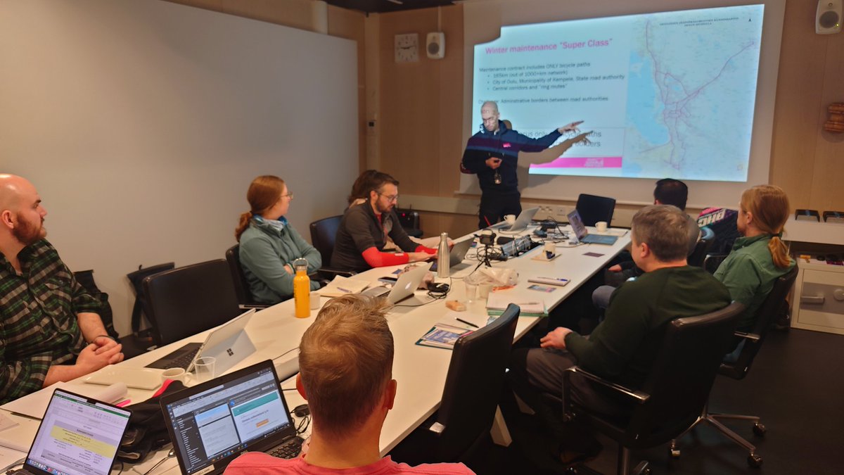 pekkatahkola's tweet image. Oulu Urbanism Masterclass day two, @harrivaarala explaining the specifics of our regional 🚶🚲 path super class maintenance scheme to our guests from Alaska, Germany, Switzerland and Minnesota ❄️🚜