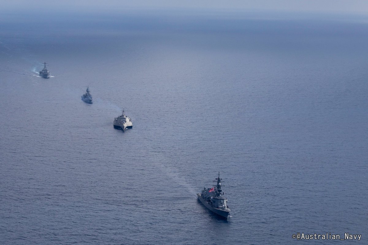 JMSDF_PAO's tweet photo. 2月7日・8日、護衛艦「#さざなみ」（派遣海賊対処行動水上部隊）🇯🇵は、南シナ海海空域において #米海軍 駆逐艦「ジョン・フィン」、沿海域戦闘艦「ガブリエル・ギフォーズ」🇺🇸、#豪海軍 フリゲート艦「ワラマンガ」🇦🇺と共同訓練を実施しました。

@USNavy @Australian_Navy https://t.co/B9xmIyfLjk