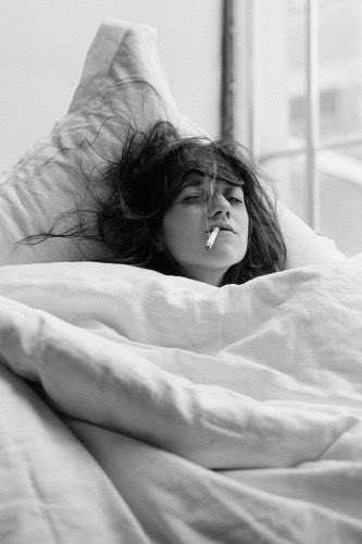 jvrlwg's tweet photo. Viernes sin limbos del Pacífico (modos de apurar la semana) #charlottegainsbourg vu par #katebarry #photo #portrait #weekend https://t.co/yzpmC71sa2