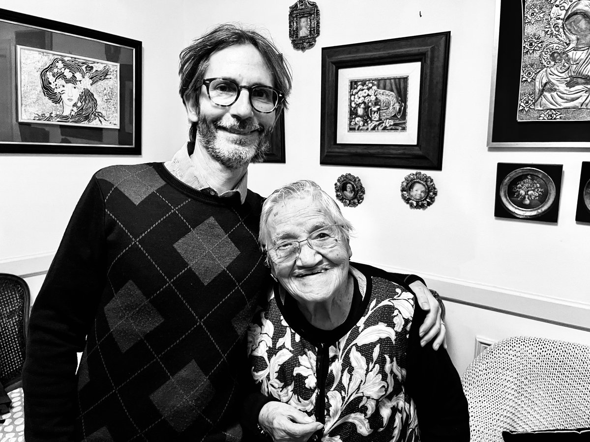 multicellgenome's tweet photo. Facing challenges in research funding, salaries, and working conditions in Spain can be tough. But what's priceless? The chance to visit my 100yo grandma every week! 🌟 It's all about priorities, about what truly matters. #GrandmaPower #WorkLifeBalance https://t.co/aI5VF2Vcjr