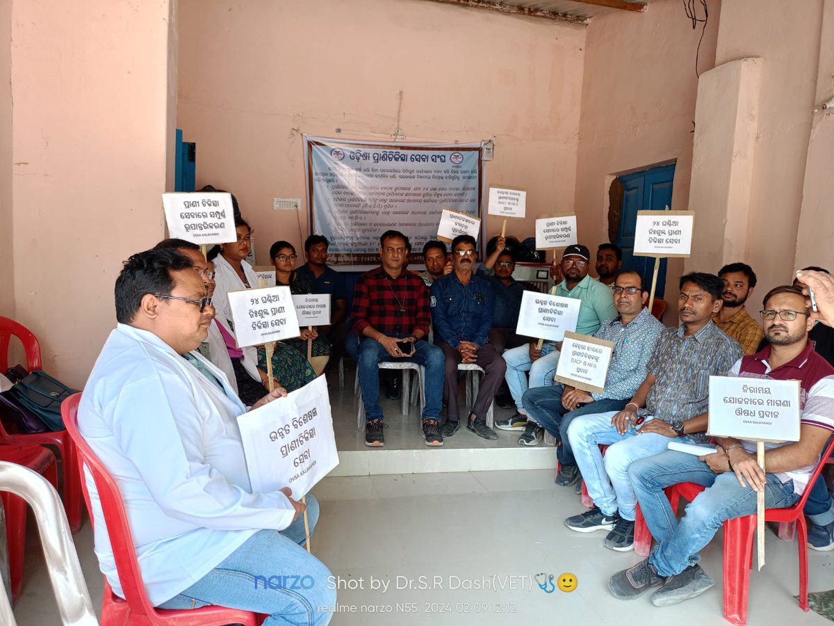 ovsa_kalahandi's tweet image. Kalahandi vets' strike hits livestock farmers and WSHGs hard!
#KalahandiVets strike Day 23: WSHGs struggle as subsidy delays due to mass leave of vets. Govt inaction hurts livelihoods. Urgent resolution needed!
#VetsDemandJustice
#OdishaVetsOnProtest
@CMO_Odisha @farddept