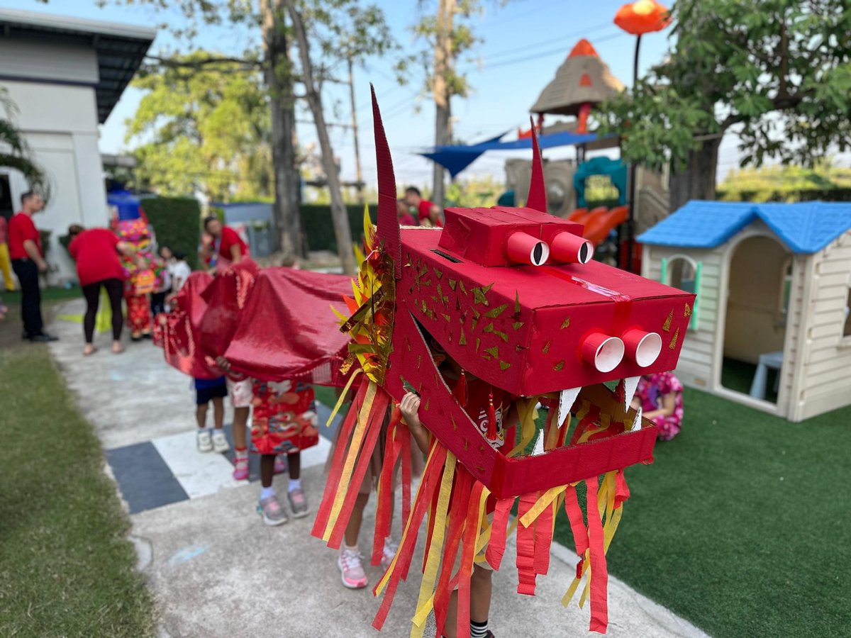 gisrayong's tweet photo. Foundation Stage children at Garden International School, Rayong, looked so happy dressed for 🇨🇳 Chinese New Year!  The children celebrated by parading the dragons 🐉 they had made. They enjoyed demonstrating just how much they had learned about this wonderful festival. https://t.co/AoS5bwHMSx