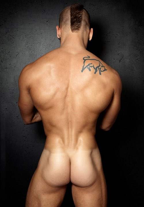 QueerVisuals's tweet photo. 📷Dylan Rosser
Model: Nuno Branco https://t.co/GhdGGcM1Jk