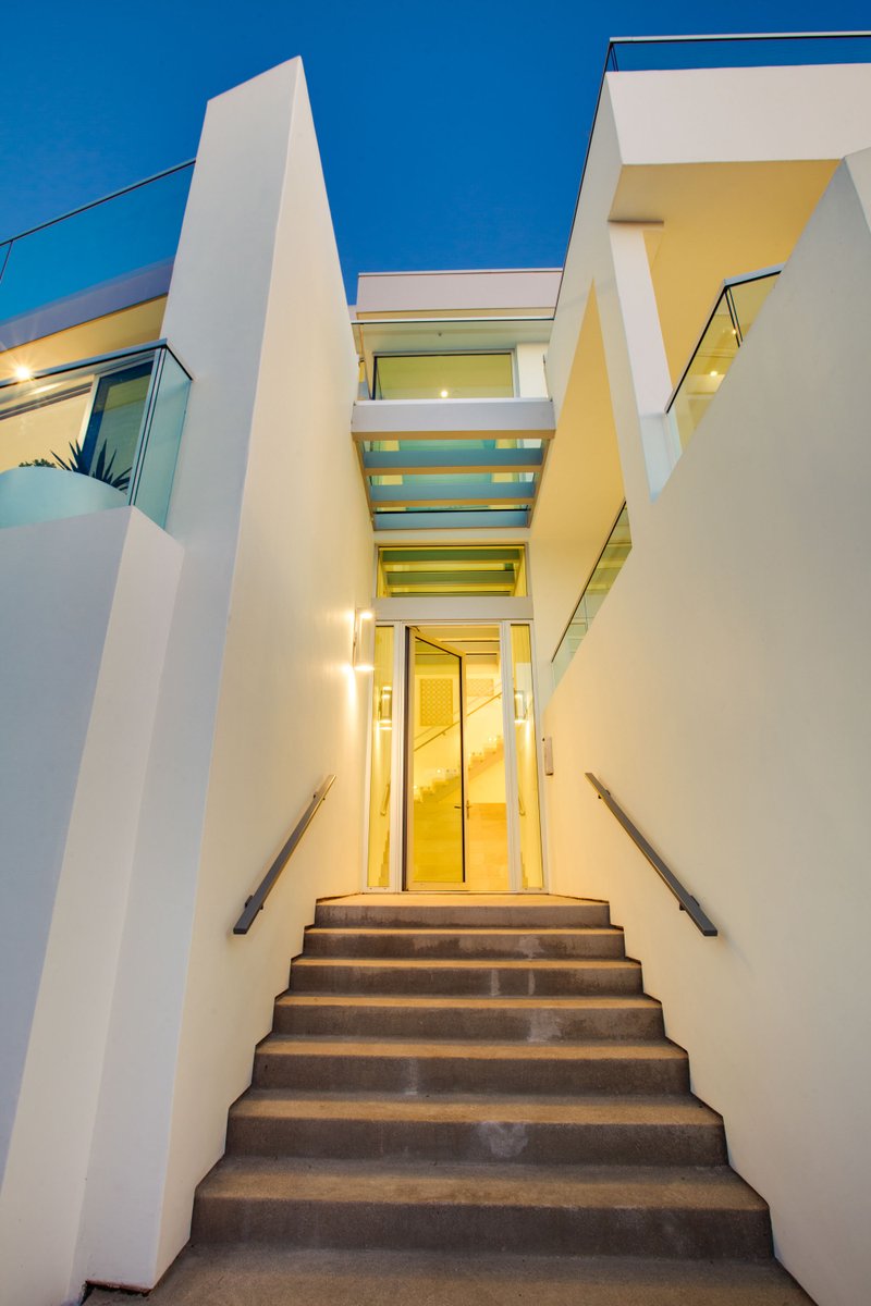 LukeGibsonPhoto's tweet photo. Photographed by Luke Gibson Photography
.
Gorgeous, brand new, ocean view architectural residence in the hills of Laguna Beach, designed by famed architect Paul McClean Design, that I just photographed for my clients, @PacificCoveDev &amp; @LappinRealty 
#LAarchitecturalphotographer https://t.co/ttLlXLPdWB