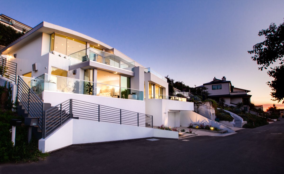 LukeGibsonPhoto's tweet photo. Photographed by Luke Gibson Photography
.
Gorgeous, brand new, ocean view architectural residence in the hills of Laguna Beach, designed by famed architect Paul McClean Design, that I just photographed for my clients, @PacificCoveDev &amp; @LappinRealty 
#LAarchitecturalphotographer https://t.co/ttLlXLPdWB