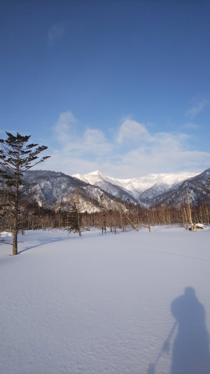 gy_yuri's tweet photo. 凍るオコタンペ湖を渡って https://t.co/ezbLcXTTLl