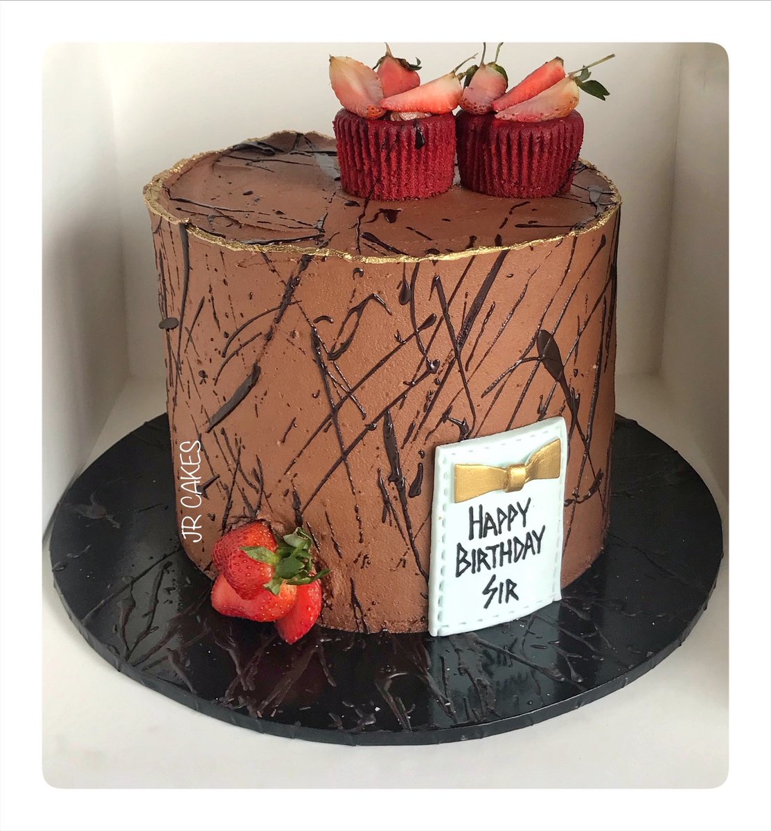 JRCakesLagos's tweet photo. Beauty in simplicity 
#BakersInLagos #LagosBakery #ChocolateLover #GiftsForHim #BerryLover #Lover https://t.co/2E76cVsP6d