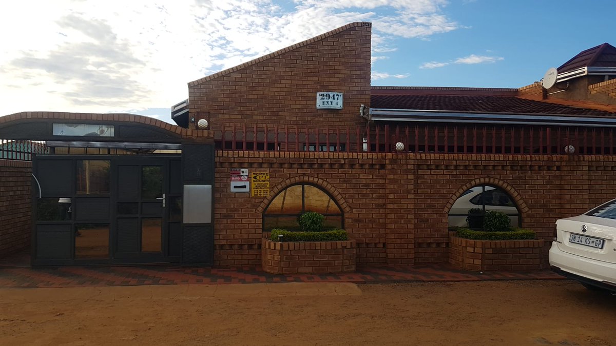 FaizelPatel143's tweet photo. The National Prosecuting Authority’s (NPA) Asset Forfeiture Unit (AFU) has secured a preservation order over more than R3m worth of property belonging to seven people linked to an alleged gold syndicate. #NPA #GoldSyndicate @TheCitizen_News https://t.co/za7vrsEDHV