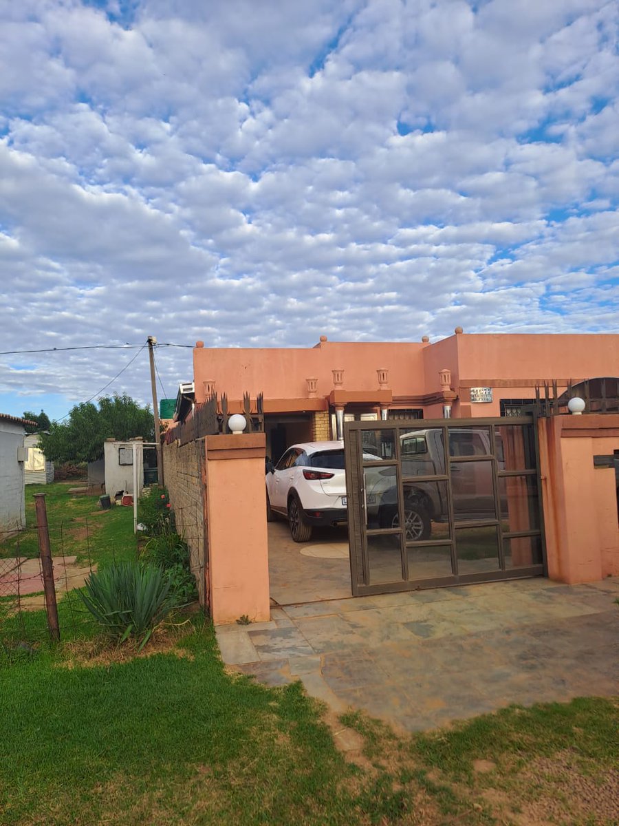 FaizelPatel143's tweet photo. The National Prosecuting Authority’s (NPA) Asset Forfeiture Unit (AFU) has secured a preservation order over more than R3m worth of property belonging to seven people linked to an alleged gold syndicate. #NPA #GoldSyndicate @TheCitizen_News https://t.co/za7vrsEDHV