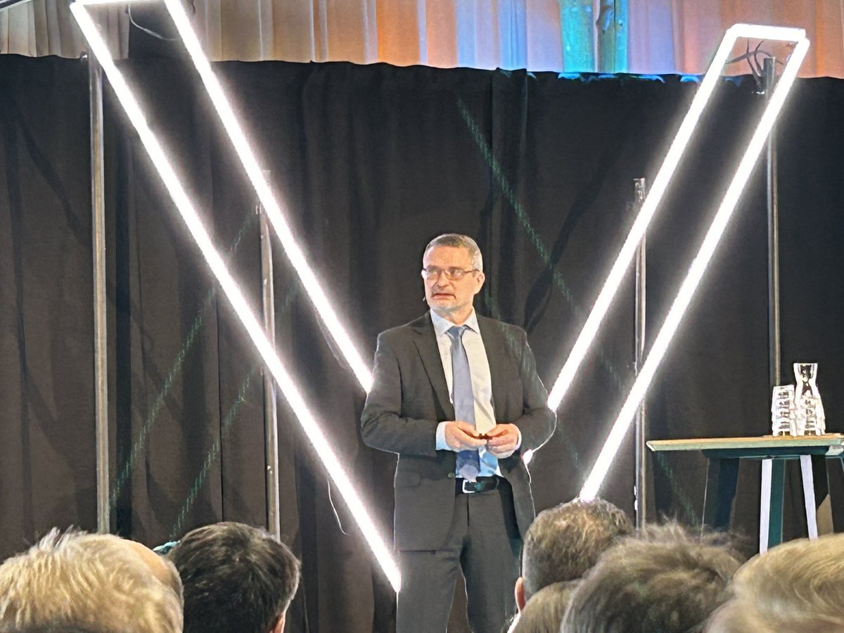 Saarimaki's tweet photo. .@vaylafi pääjohtaja @KWihlman korostaa omassa puheenvuorossaan #väylä2024 seminaarissa mm kustannusten nousun perusväylänpidolle tuomia haasteita. https://t.co/nFalVfS0bF