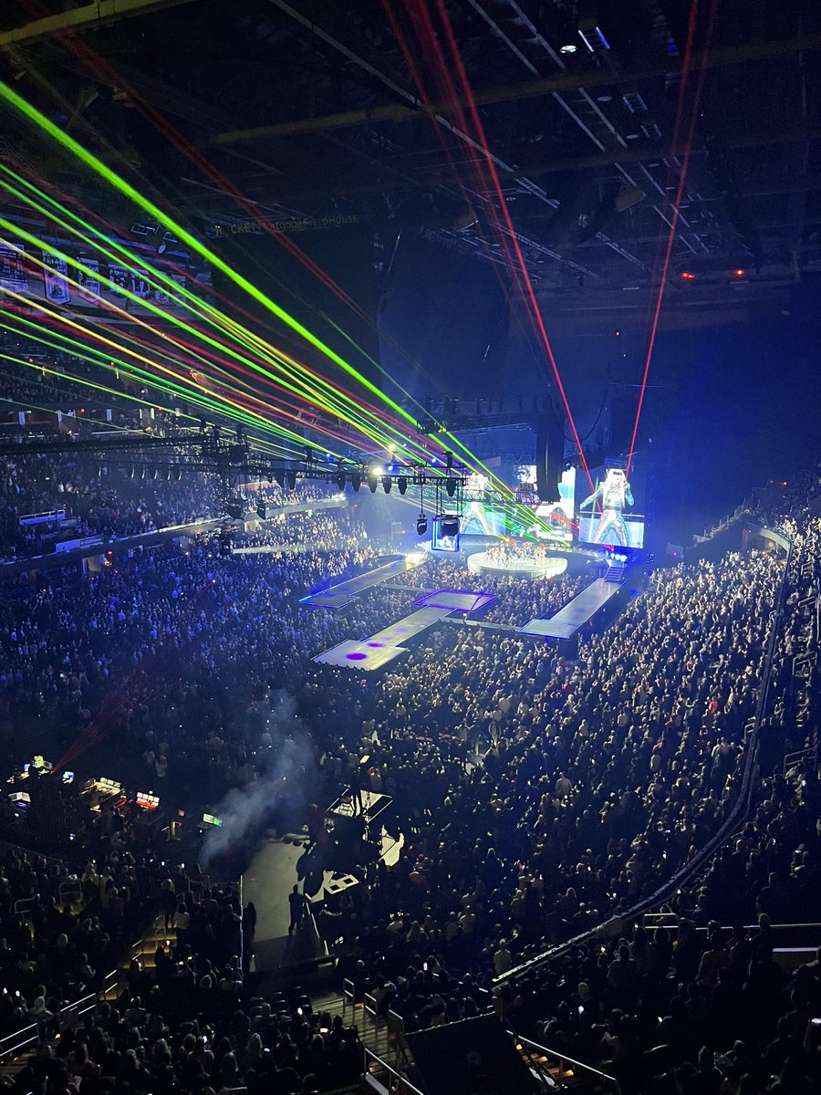 sweetsleeze's tweet photo. Words cannot begin to even express the emotions that I’m feeling right now. I’m so starstruck after going to my first ever concert to see Madonna for the first time https://t.co/gSVu1sjzIS