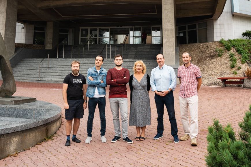 veda_econmuni's tweet image. ✨Dnes je Mezinárodní den žen a dívek ve vědě✨

Jsme pyšní na naše 🔝 vědkyně 👩‍💻, které svým výzkumem zlepšují svět kolem nás.

Například docentka Alena Klapalová se zabývá rozvojem cirkulární ekonomiky a vede tým @DiCiMProject, jehož je i hlavní řešitelkou.
#Ženyvevědě #IDWGS