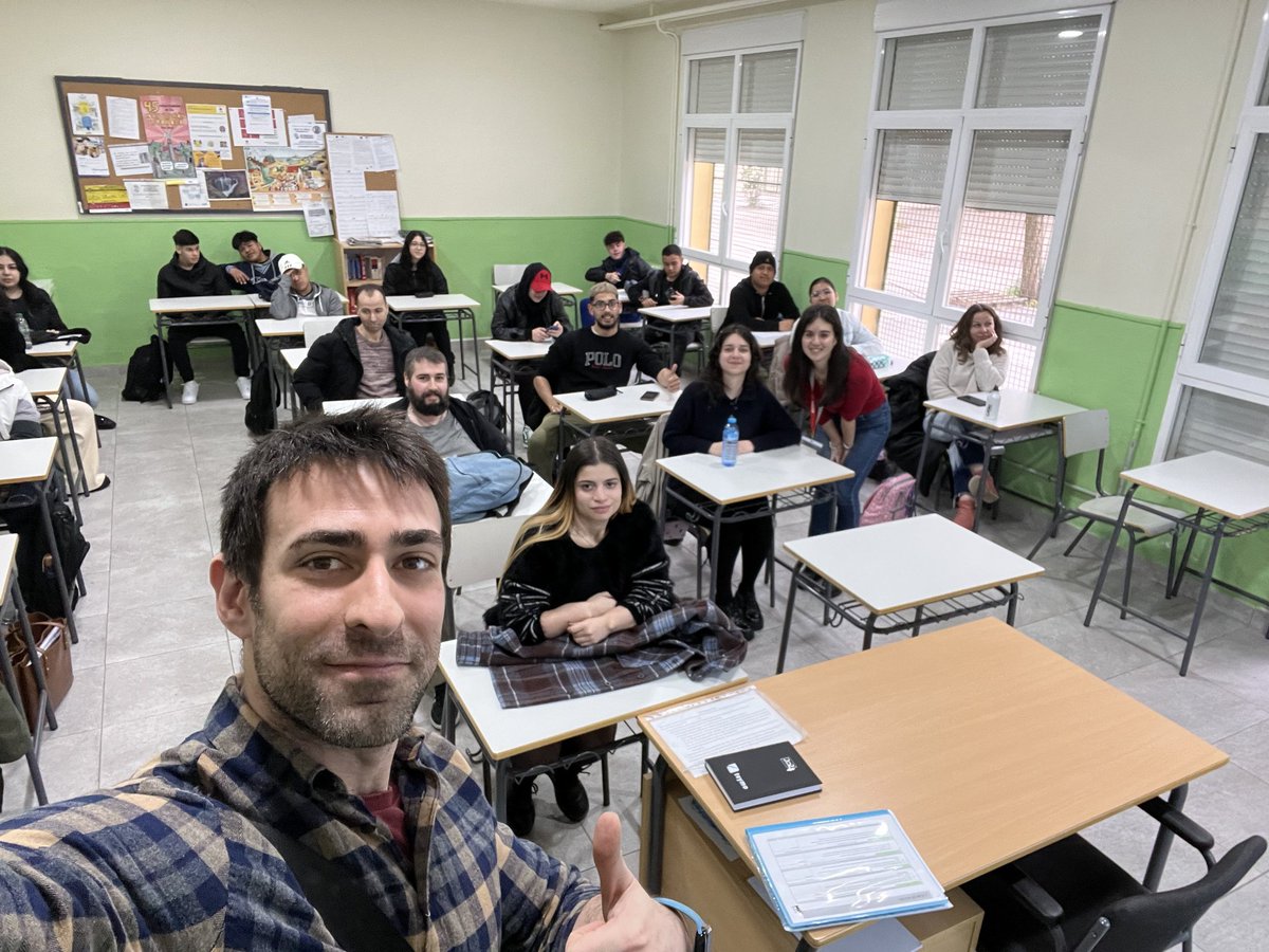 Ayer nos sumergimos en el mundo nano y exploramos el campo de la nanomedicina en CEPA Arganzuela. Una antesala al próximo 11F 👩🏻‍🔬