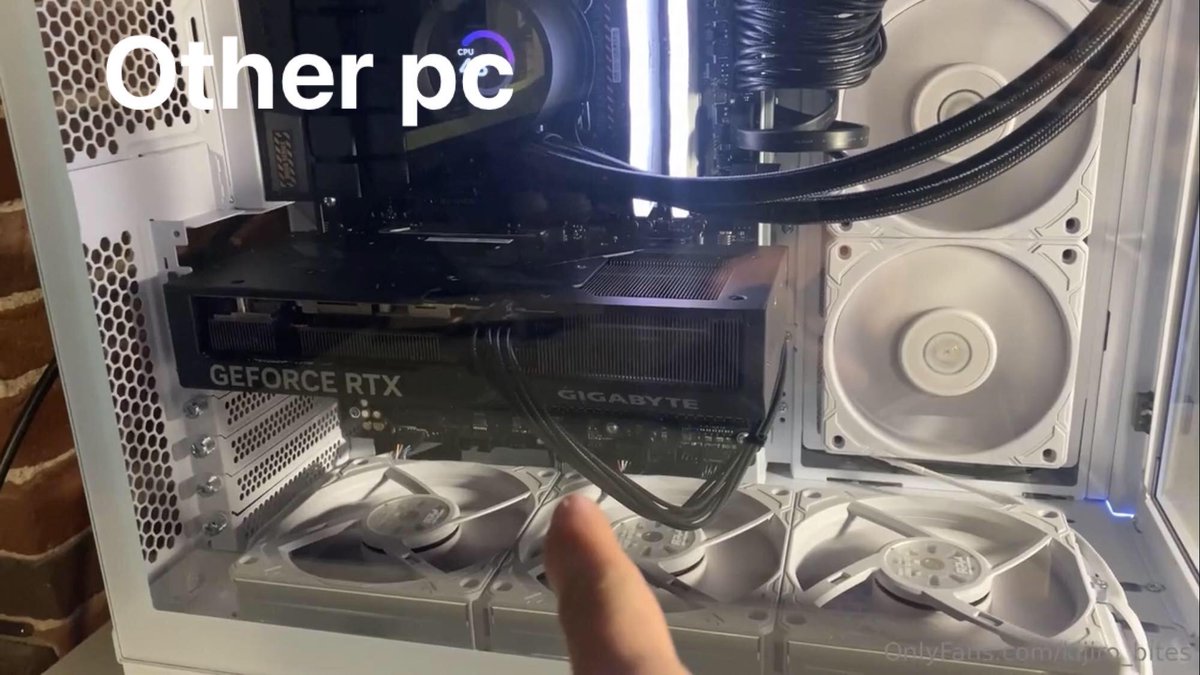 Happydayforest's tweet photo. How to Review relly Pc one in the world by @kijiro_bites https://t.co/ih8imLKltT