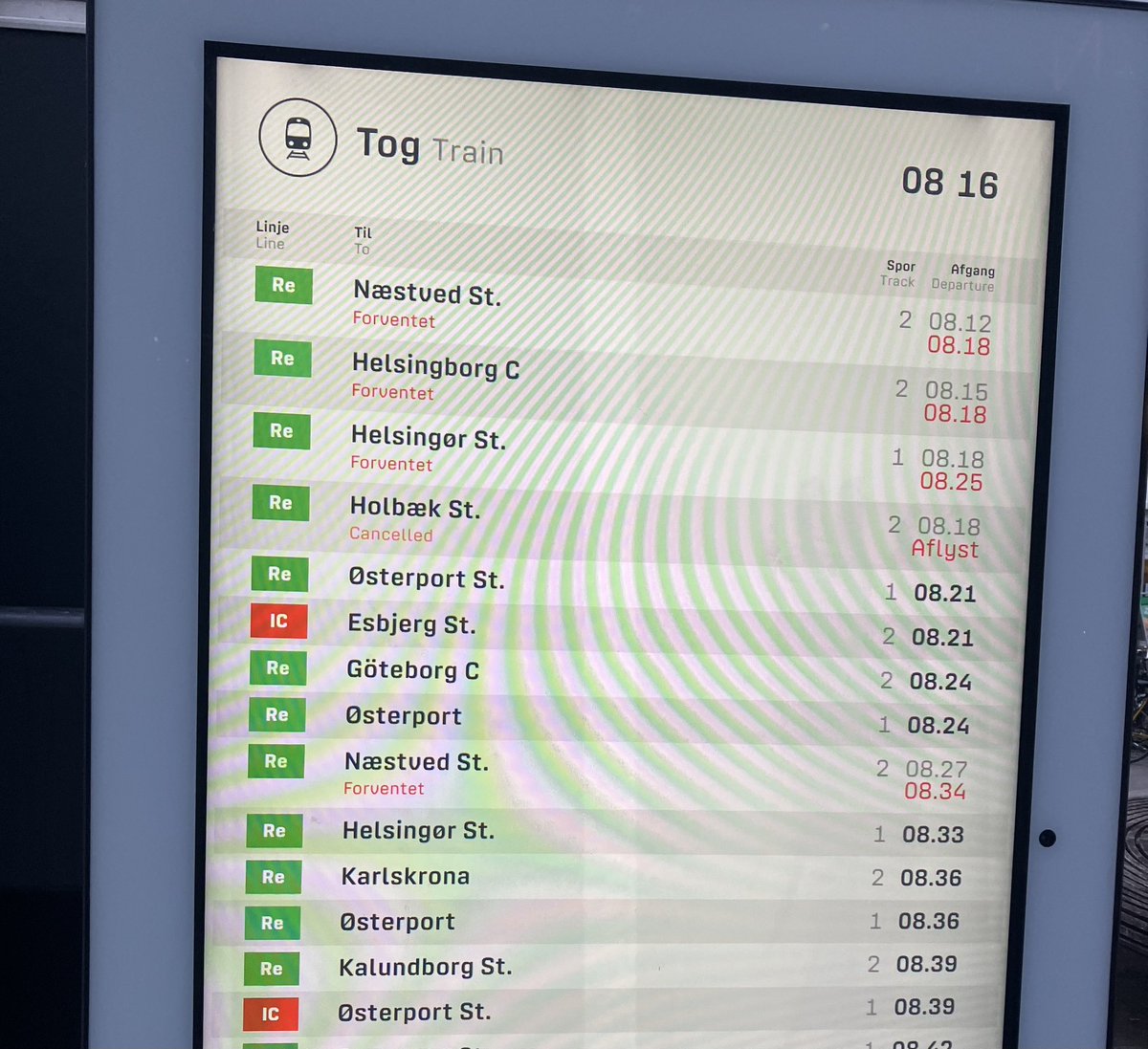 FaarupThomas's tweet photo. Glad for at have et job i Trekroner med fleksibel mødetid, når pendlerturen (Holbæk/Næstved-linjen) er med @omDSB. Men hvad med de studerende på RUC? Forsøger man aktivt at få dem til at droppe deres studier? 🤔🤔 https://t.co/gnUuNWPt3n