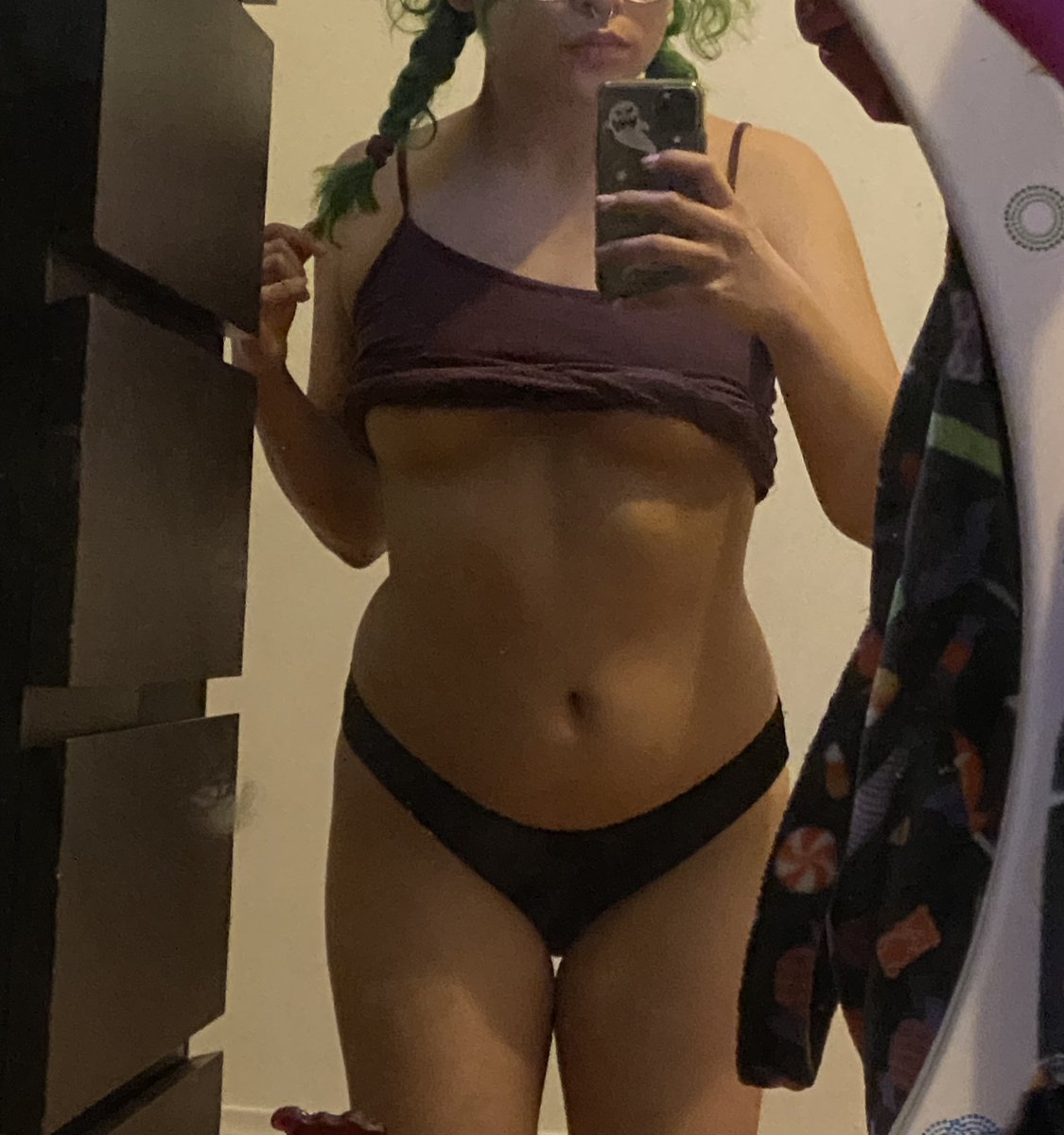 dumbtat's tweet photo. This stupid bimbo has green hair now ! https://t.co/ck1XsAI6fT