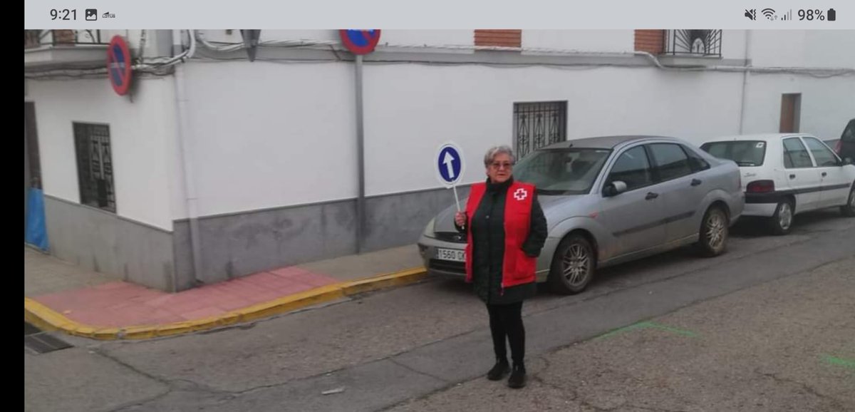CruzRojaCordoba's tweet photo. No hay mejor forma de ir al cole que caminando. Y eso es lo que tratan de incentivar desde @Vvadecordoba , @CruzRojaEsp y otras asociaciones del municipio con el #PEDIBUS, bonita iniciativa en la que también colabora la Policía local.
#EnTodasPartes #CruzRoja https://t.co/t9UfLuDNG9
