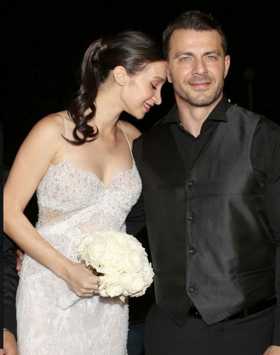 dorabella27's tweet photo. Γιώργο και Δήμητρα να σας ζήσει το κοριτσάκι σας 🙏❤️
#Ντανος #teamdanos https://t.co/hZlj2aSiaG